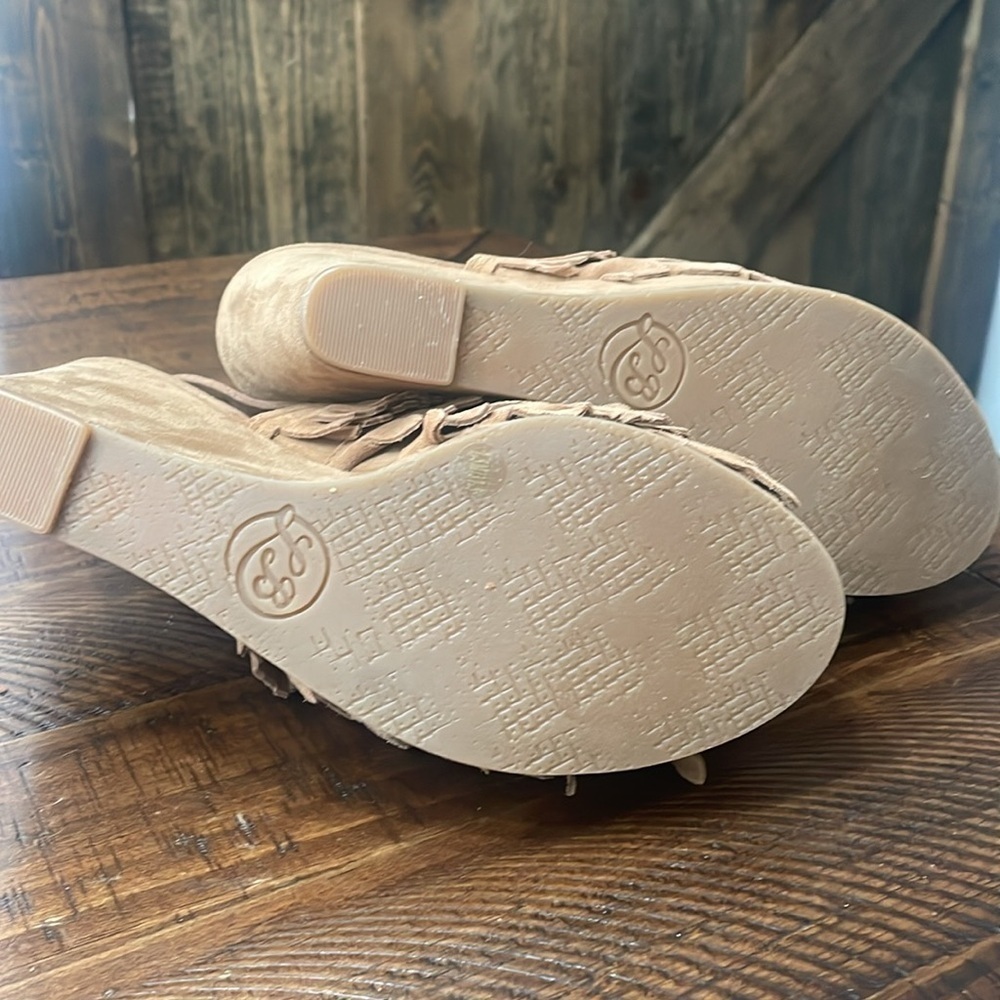 LUCKY BRAND Jeena Fringe Suede Wedges - Picture 10 of 16
